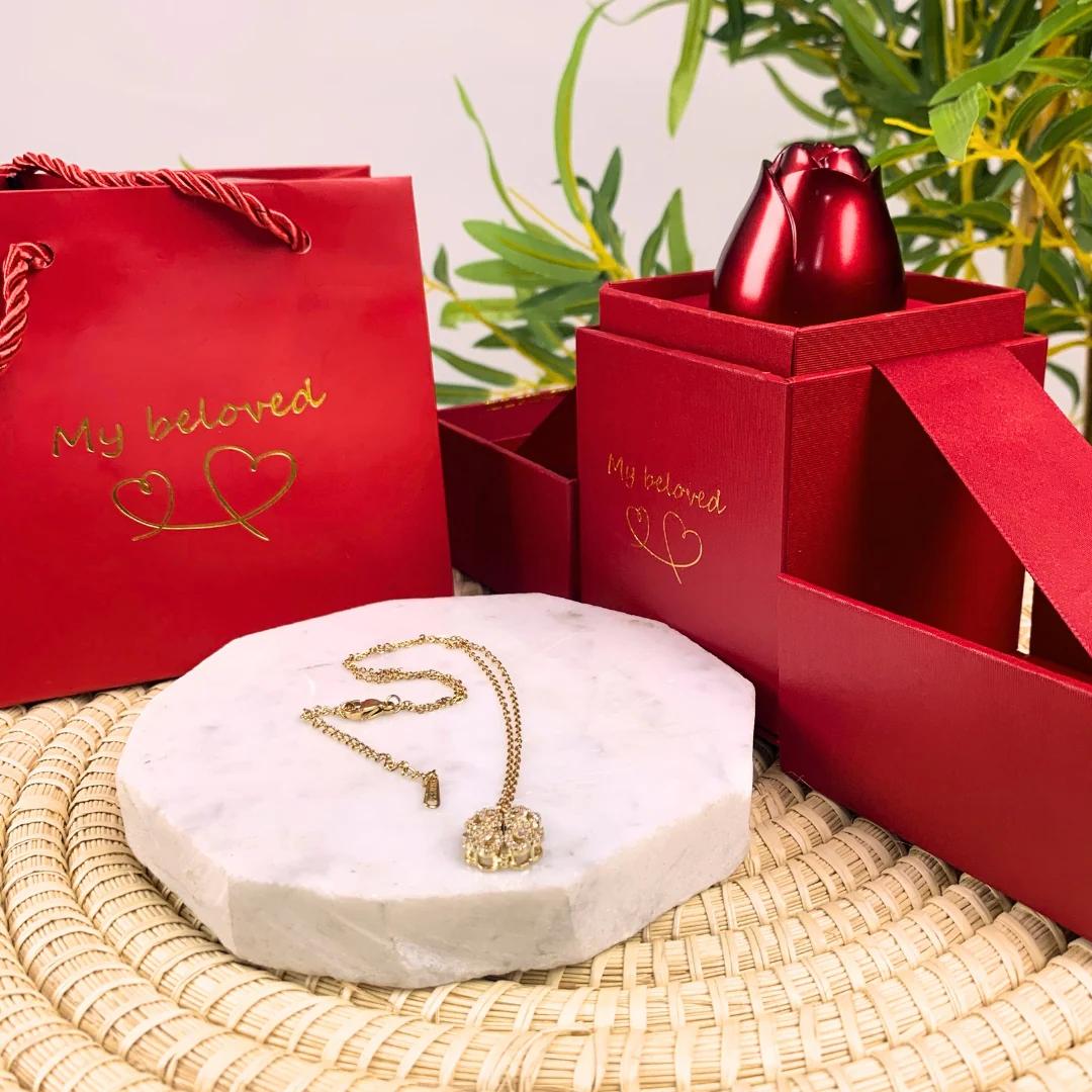 Collar de Trébol de cuatro corazones + Caja de Joyería