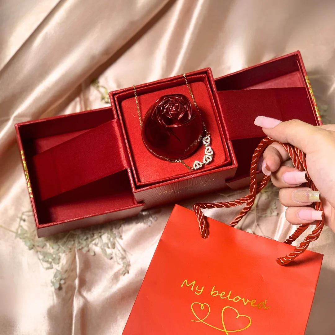 Collar de Trébol de cuatro corazones + Caja de Joyería